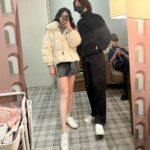 Kim Hee-chul Instagram - 내 친구 맥신쿠 & 구숙정 누님의 딸 Ayla 구숙정누나는 진짜 내가 본 3D여자분들 중에서 가장 귀엽고 예쁘고 아름다우시다☺️🤗😍🤩 내 또래의 사람들은 모두 공감할듯😌😌 . . @maxinekoo @yuetyuetxx 아베크청담