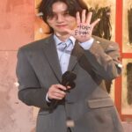 Kim Hee-chul Instagram - 불혹의 요정 김희철이 데뷔한지 벌써 17년이 지났네요💙🌻🍒🐱 17년을 축하하는 나이 사십의 엔딩요정🧚‍♂️ . . #사랑해요김희철우유빛깔김희철 #불혹요정 #엔딩요정