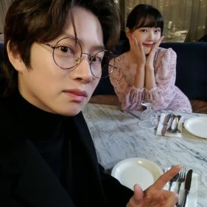 Kim Hee-chul Instagram - 귀엽고 애교 만점에 예쁜데다 성격까지 좋은.. 키가 작아보이지만 사실은 생각보다 장신인 정예린😚😛 . . #술트리트파이터 #예린