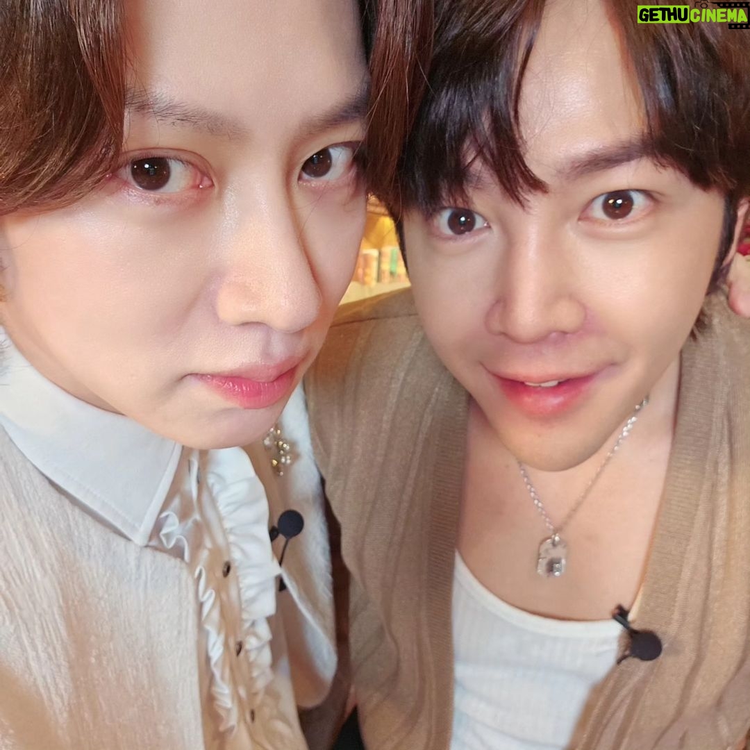 Kim Hee-chul Instagram - 싸이월드의 단맛, 쓴맛을 다 경험한 두 남자‼️ . . #나는장근석 #쪼코볼 #H워얼V