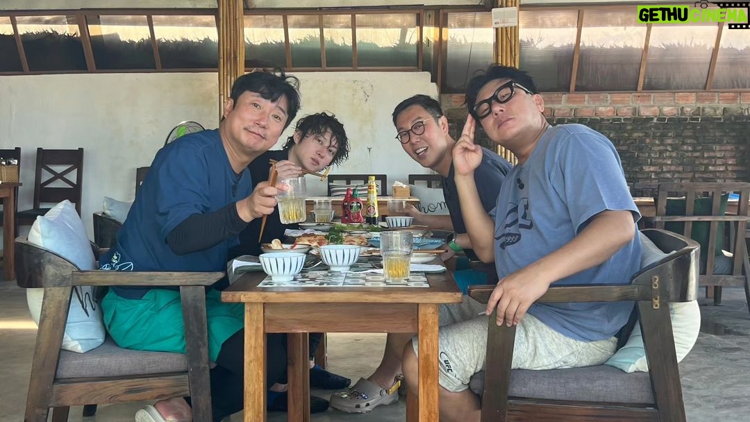 Kim Hee-chul Instagram - 하루틴 하루틴 하하하하 하루틴~💊 덕분에 즐거운 여행이 되었습니다🛩 . . @ha.routine_official #하루틴 #하루틴리포좀멀티비타민