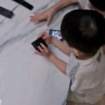 Kim Hee-chul Instagram - 나보다 노래를 훨씬 더 많이 아는 김희진(41세. 옐키) 의 아들 둘(김희철의 조카)이 8살, 6살인데 노랠 잘 아네😯 우리 누나가 교육 시켰나?!🤔 'Sorry Sorry' 나왔을 때 애기들이 따라부르는거 보고 신기해했었는데.. 이젠 내 조카들이 가요를 따라부른다🤣 참고로 RIIZE와 내 조카들의 나이 차이보다 나랑 RIIZE의 나이 차이가 훨씬 많이 난다🥹 . . #RIIZE