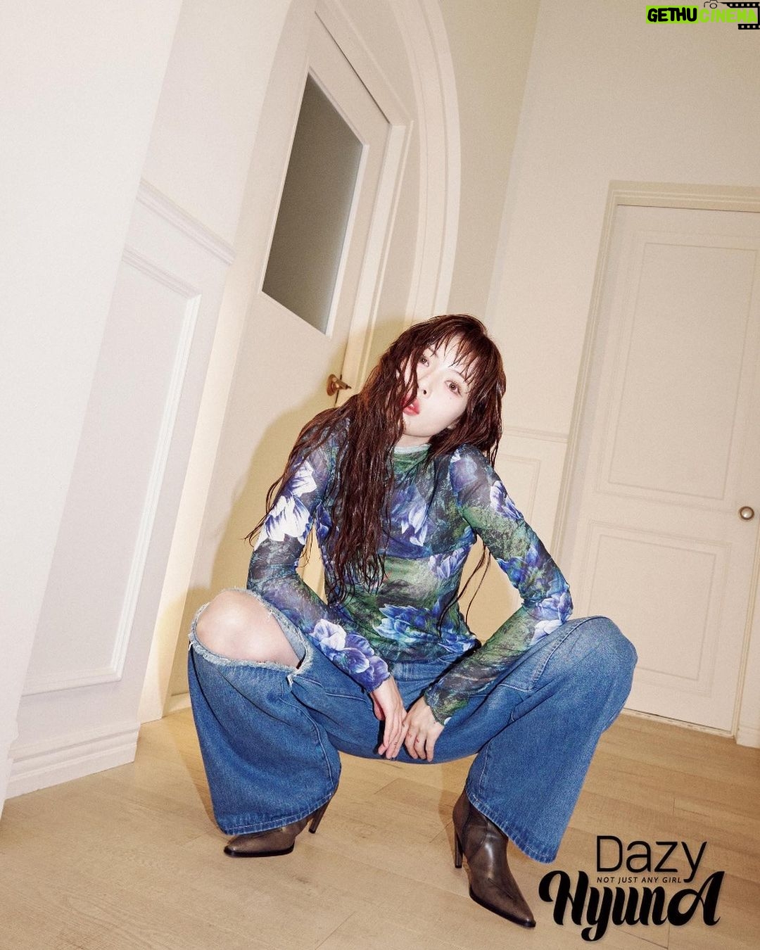 Kim Hyuna Instagram - Dazy&Cosmopolitan 🖤