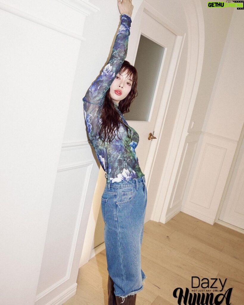 Kim Hyuna Instagram - Dazy&Cosmopolitan 🖤