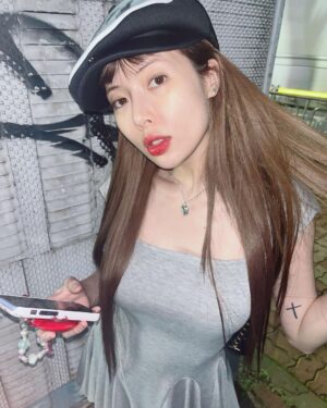 Kim Hyuna Instagram - 🤍✨
