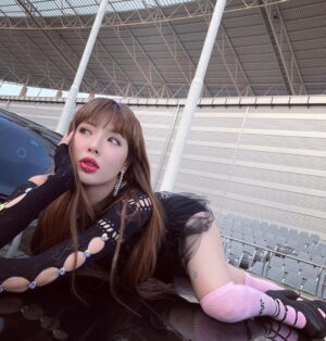Kim Hyuna Instagram - 🫠🖤💖✨