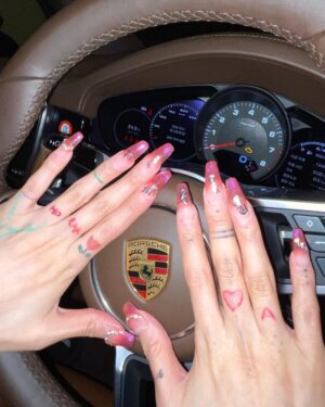 Kim Hyuna Instagram - 💅💖✨