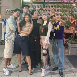 Kim Hyuna Instagram - 언니 정말 소중해요🎀💕 생일 축하해요 정화언니!! 행복만 하기!! 사랑합니다💖💖💖💖💖
