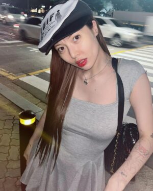 Kim Hyuna Instagram - 🤍✨
