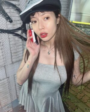 Kim Hyuna Instagram - 🤍✨