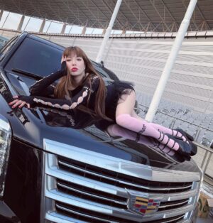 Kim Hyuna Instagram - 🫠🖤💖✨
