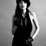Kim Hyuna Instagram - 🖤🤍