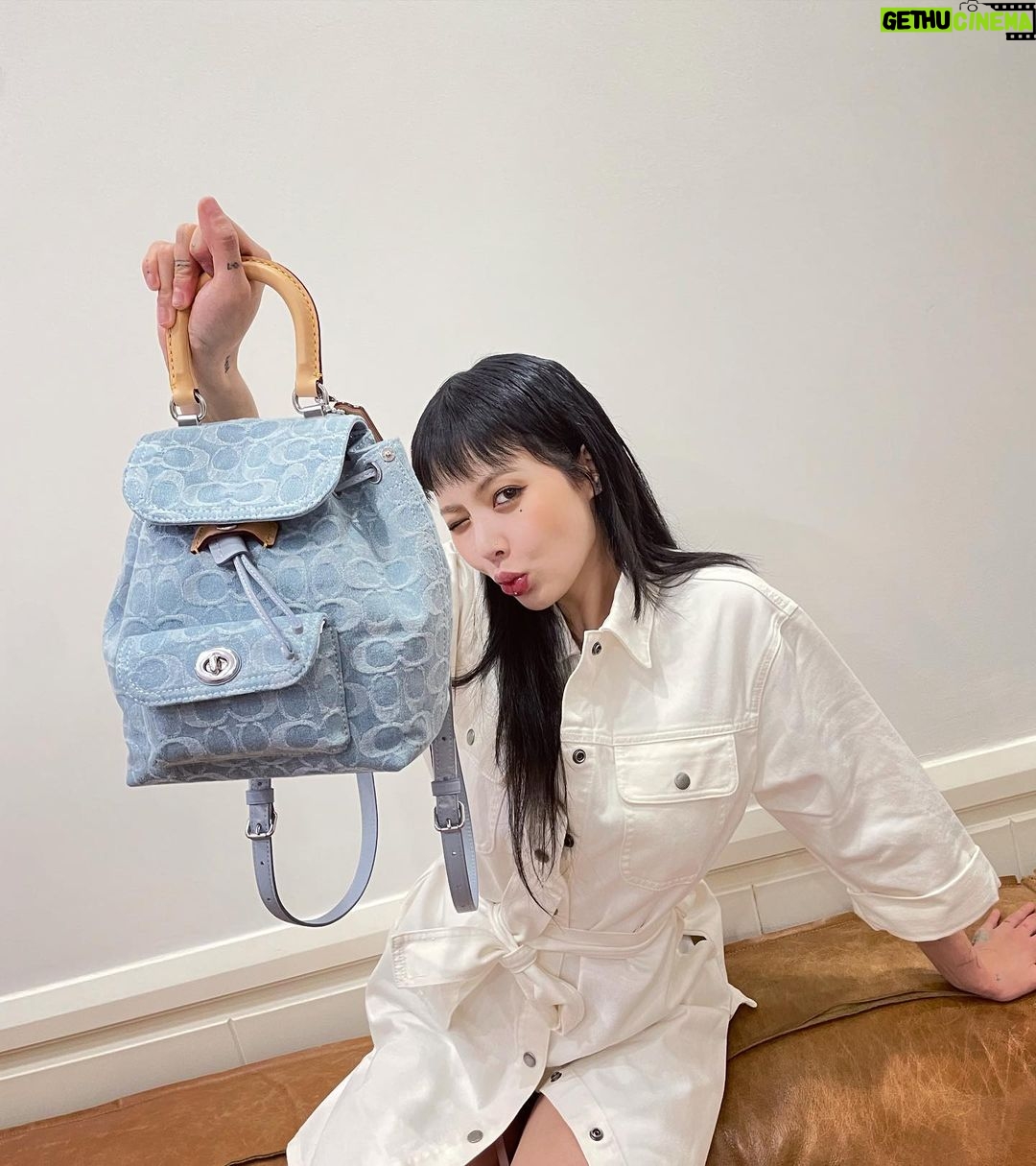 Kim Hyuna Instagram - đ¤đ¤đ¤ #ę´ęł #coachNY