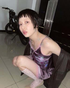 Kim Hyuna Instagram - 💜💜💜💜