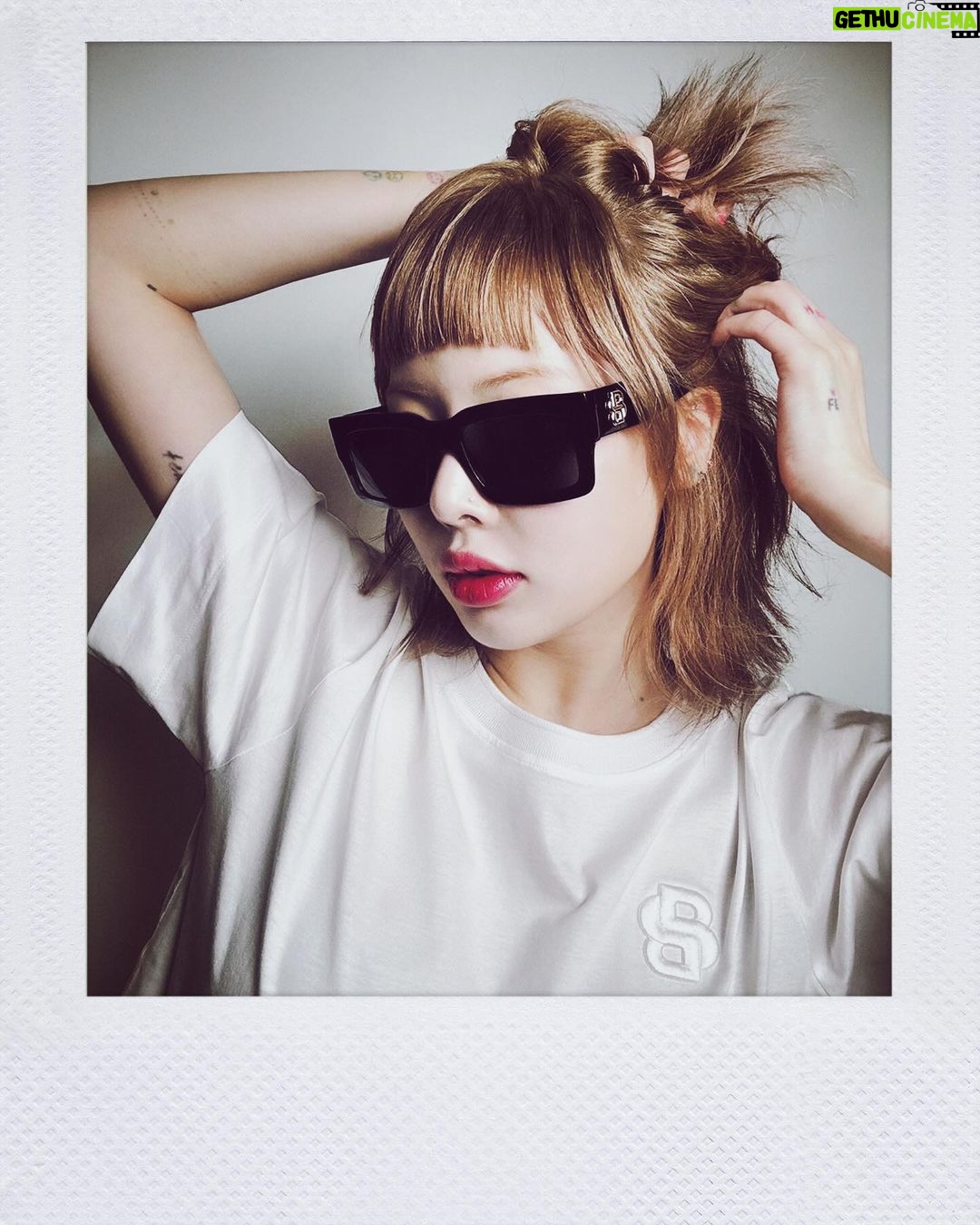 Kim Hyuna Instagram - Every Me, BB @boss #BeYourOwnBoss #ad 🖤