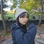 Kim Ji-Yu Instagram - #광고 @ng_apparel.kids 🍁🍂 항상 감사하는 마음으로~ 오늘 하루도 💪🏻화이팅♡ 가을가을한 하늘 아래🩵 #내셔널지오그래픽키즈 의 베이직한 맨투맨 티셔츠와 시그니처 경량 다운패딩이 함께라면 환절기 추위쯤이야 거뜬히~ 이겨낼 수 있지요^^* 여기다가 로고 와펜이 포인트인 비니까지 착용하면~ 멋스러운 가을 언니야룩 완성🤎 #내셔널지오그래픽 🤩 #키즈경량패딩 #키즈패딩 #남아패딩 #여아패딩 #주니어패딩 #키즈맨투맨 #여아맨투맨 #남아맨투맨 #주니어맨투맨 #키즈비니 #키즈모자 #주니어코디 #주니어옷 #키즈옷 #키즈코디 #등교룩 #초딩스타그렘 #초딩코디