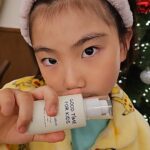 Kim Ji-Yu Instagram - @goodtimeforkids 뿌뿌까까 우리 태린이^^ 애기로션 쓰기에는 너무 커버린 것 같공^^;; 그렇다고 어른 꺼 쓸 순 없공^^;; 태린이한테 딱 맞는 어린이로션 찾았지요😀 굿타임 포키즈 ❤️ 페이셜 로션이에요! 🎈현재 스마트스토어에서 페이셜로션 1+1 (50%할인) 이벤트 진행중이래요💕 #굿타임포키즈 #어린이화장품 #키즈화장품 #EWG그린등급 #저자극 #온가족 #로션 #믿고쓰는 #어린이로션 #초등학생로션 #아이로션추천 #제품협찬 #페이셜로션추천