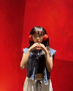 Kim Ji-Yu Instagram - 💗

잔소리 듣기 싫어서
계속 끼고 있는거 아니지??🤔
모처럼 쉬는 주말인데
엄마도 좀 쉬면 안되는거야?
…….

#요즘 #음악사랑
#김지유 #주말일상