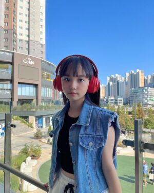 Kim Ji-Yu Instagram - 💗

잔소리 듣기 싫어서
계속 끼고 있는거 아니지??🤔
모처럼 쉬는 주말인데
엄마도 좀 쉬면 안되는거야?
…….

#요즘 #음악사랑
#김지유 #주말일상