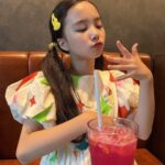 Kim Ji-Yu Instagram - 💛 어려보이려고 쌩쇼한 날~ 쇼로 끝났던 하루👋🏻 #그랬거나저랬거나 #즐거운초딩 #혼자서도잘놀아 #묵찌빠묵찌빠✊✌️✋ #어서와이런맛은처음이지 #사랑에빠진 #잼민이 #망고용과레모네이드스타벅스리프레셔 #달달구리💕