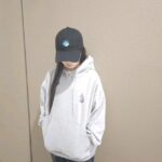 Kim Ji-Yu Instagram - 🍂 빨리 낫자..... #제품협찬 @kikikogram 고양이 좋아하는 찌유 pick💕 👕 나비냥이후드티 너무 귀엽죵? 추우니까 엉덩이 덥는 기장으로 루즈하게 👖 기모데일리데님와이드팬츠 랑 입으니 그냥그냥 데일리룩 교복당첨! 학교갈 때 딱이라 완전 자주 입고 있어요^^ 147 cm 찌유는 티셔츠 S사이즈 루즈하게 잘 맞고, 바지는 허리사이즈에 맞춰 XS 했더니 조금 짧은감이 있어요. #키키코#제품협찬#초등고학년옷 #여아 #겨울 #겨울코디 #초등학생 #중학생옷 #추천 #이쁘고편한옷 #주니어옷 #데일리