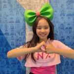 Kim Ji-Yu Instagram - 🌱 주말 아침~ 가면 기분 좋아지는 #하이키 다녀왔지유💕 저번 달 좀 주춤해서 걱정했는데 이번 달은 또 쑤욱^^ 1.4cm 나 자랐데요😍 운동 더 열심히 해라고 주신 줄넘기 선물도 바로 뜯어서 쌩쌩이를~~😅😅😅🫣 복도에서 시끄럽게 해서 죄송합니다🙏🏻 @highki_1992 #고마워요❤️ #하이키한의원 #하이키한의원강남점 #성장관리 #키컸으면 💕