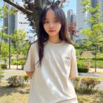 Kim Ji-Yu Instagram - #광고 @ng_apparel.kids 🌳 요즘 산책하기 너무 좋네요^^ #오늘의산책룩 #내셔널지오그래픽키즈 #내셔널지오그래픽 편하게 활동할 수 있는 포인트 그래픽 반팔 티셔츠는 다양한 코디가 가능해요😘 파스텔 컬러배색 유니크한 여름샌들은 발등과 발목에 벨크로가 있어 사이즈 조절이 가능하답니다^^ . 160size 처음 입어봤는데 너무 박시함을 욕심냈나봐요 짤똥이 지유에겐 길이가 많이 기네요🫣 . #키즈티셔츠 #주니어티셔츠 #여아반팔티 #남아반팔티 #남아티셔츠 #여아티셔츠 #키즈샌들 #여아샌들 #남아샌들 #키즈신발 #주니어신발 #남아신발 #여아신발 #주니어코디 #주니어옷 #키즈옷 #키즈코디 #오오티디