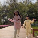 Kim Ji-Yu Instagram - 👧🏻👧🏻 #김자매 #일욜오후 #잼민이일상 🌸 #나이트댄서챌린지