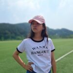 Kim Ji-Yu Instagram - #제품협찬 @individuel.kr 햇님이 눈부셔서 눈을 못뜨겠어요~~~^^💦 다리가 길어보이는?? 트렌디한 와이드핏의 #인디비주엘 아바 데님팬츠! 부들부들 청바지 여름에도 감기지 않아요~^^ 같이 입은 티니 크롭티도 너무 이쁘고 편하네요~~💕 #꾸안꾸 #좋아요 #여아크롭티 #주니어크롭티 #아동크롭티 #키즈크롭티 #여아청바지 #주니어청바지 #주니어바지