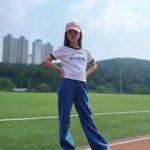 Kim Ji-Yu Instagram - #제품협찬 @individuel.kr 햇님이 눈부셔서 눈을 못뜨겠어요~~~^^💦 다리가 길어보이는?? 트렌디한 와이드핏의 #인디비주엘 아바 데님팬츠! 부들부들 청바지 여름에도 감기지 않아요~^^ 같이 입은 티니 크롭티도 너무 이쁘고 편하네요~~💕 #꾸안꾸 #좋아요 #여아크롭티 #주니어크롭티 #아동크롭티 #키즈크롭티 #여아청바지 #주니어청바지 #주니어바지