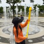 Kim Ji-Yu Instagram - 오늘도 내셔널과 함께 ~~ 🧡 어디든 간댔죠?😃😅😅 동네 바닥분수 접수한 초5언니😅 애기들 오면 양보하쟈~~~😍😍 @ng_apparel.kids #내셔널지오그래픽키즈 #내셔널지오그래픽 #키즈래쉬가드 #여아래쉬가드 #남아래쉬가드 #여아수영복 #남아수영복 #키즈수영복 #키즈샌들 #여아샌들 #남아샌들 #키즈신발 #주니어신발 #남아신발 #여아신발 #주니어옷 #주니어코디 #키즈옷 #키즈코디