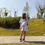 Kim Ji-Yu Instagram - 💚 5월 시작💕 근로자의 날인데 왜 학교는 쉬었을까요~~^^;; 덕분에? 주말 연장이었던 월요일😅🤗 아이들과 산책도 하며 또 즐거운 시간🙈을 보냈어요😅 . 오늘 가볍고 편안한 산책룩으로 딱이었던 #지오다노 #반팔셋업 ! 학교갈 때 학원갈 때도 너무 편하게 입을 것 같네요🎈 . 👉🏻 @giordanojunior_kr #협찬 #지오다노주니어 #주니어의류 #등교룩 #초딩일상 #데일리그램 #편한게최고 #일상