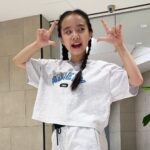 Kim Ji-Yu Instagram - ♥️ 다시 돌쟁이가 되었느냐! 영상이 아니라구!!! 사진 찍기 쉽지 않은 12세 언니 💦 오늘도 이쁜 #애플핑크 옷 입고 학교 다녀왔지유💕 등교룩으로 딱!! 편하고 이쁘게 입을 수 있어 아이가 먼저 찾아요😀😀 @applepinkgirls @jcbjuniors #등교룩 #주니어의류 #초딩일상 #초딩룩 #고학년룩 #제이씨비주니어 #일상 #데일리