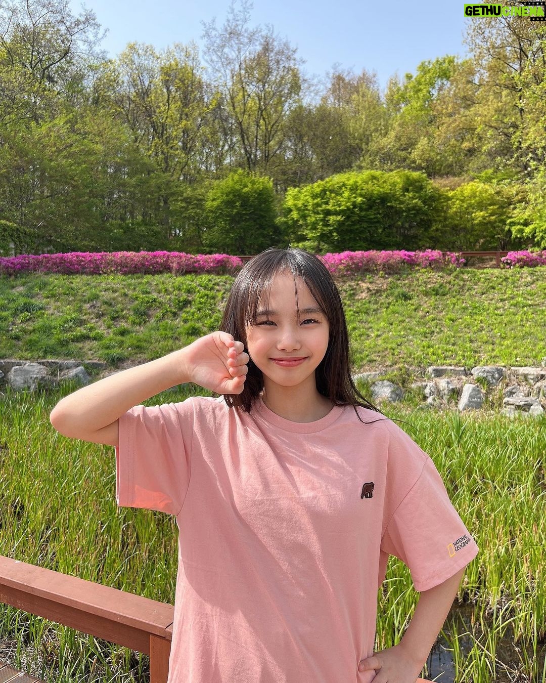 Kim Ji-Yu Instagram - ๐ธ #๊ด๊ณ . ๊ฐ๋ฒผ์ด ์ฐจ๋ฆผ์ ๋ฌด์ฌํ๊ฒ ํญ~ ๐ธ ์ฐ๋ปํ๊ณ ํธ์ํด์ ๊ฐ์ ๊ธฐ ๋ฐ์ผ๋ฆฌ๋ฃฉ์ผ๋ก ํ์ฉ๋ ๋์ ํฐ์
์ธ ์ ๋ฐ๋๋ง์ด ์
๊ณ ๋งค์ผ๋งค์ผ ๋ด์ ๋๋ผ๊ณ ์์ด์๐๐ . 17์ผ ๋ถํฐ ๋ด์
๋์ง์ค๊ทธ๋ํฝ SNS์์ #์ง๊ตฌ์๋ ๐์ด๋ฒคํธ ์ค์ด๋์ ์ฐ๋ฆฌ ์ฐธ์ฌํ๋ฌ ๊ฐ๋ณผ๊น์~~^^ โก๏ธ @ng_apparel.kids . . #๋ด์
๋์ง์ค๊ทธ๋ํฝํค์ฆ #๋ด์
๋์ง์ค๊ทธ๋ํฝ #ํค์ฆ๋ฐ๋๋ง์ด #ํค์ฆ์ ํผ #์ฃผ๋์ด๋ฐ๋๋ง์ด #๋จ์๋ฐ๋๋ง์ด #์ฌ์๋ฐ๋๋ง์ด #ํค์ฆํฐ์
์ธ #์ฃผ๋์ดํฐ์
์ธ #์ฌ์๋ฐํํฐ #๋จ์๋ฐํํฐ #๋จ์ํฐ์
์ธ #์ฌ์ํฐ์
์ธ #์ฃผ๋์ด์ฝ๋ #์ฃผ๋์ด์ท #ํค์ฆ์ท #ํค์ฆ์ฝ๋
