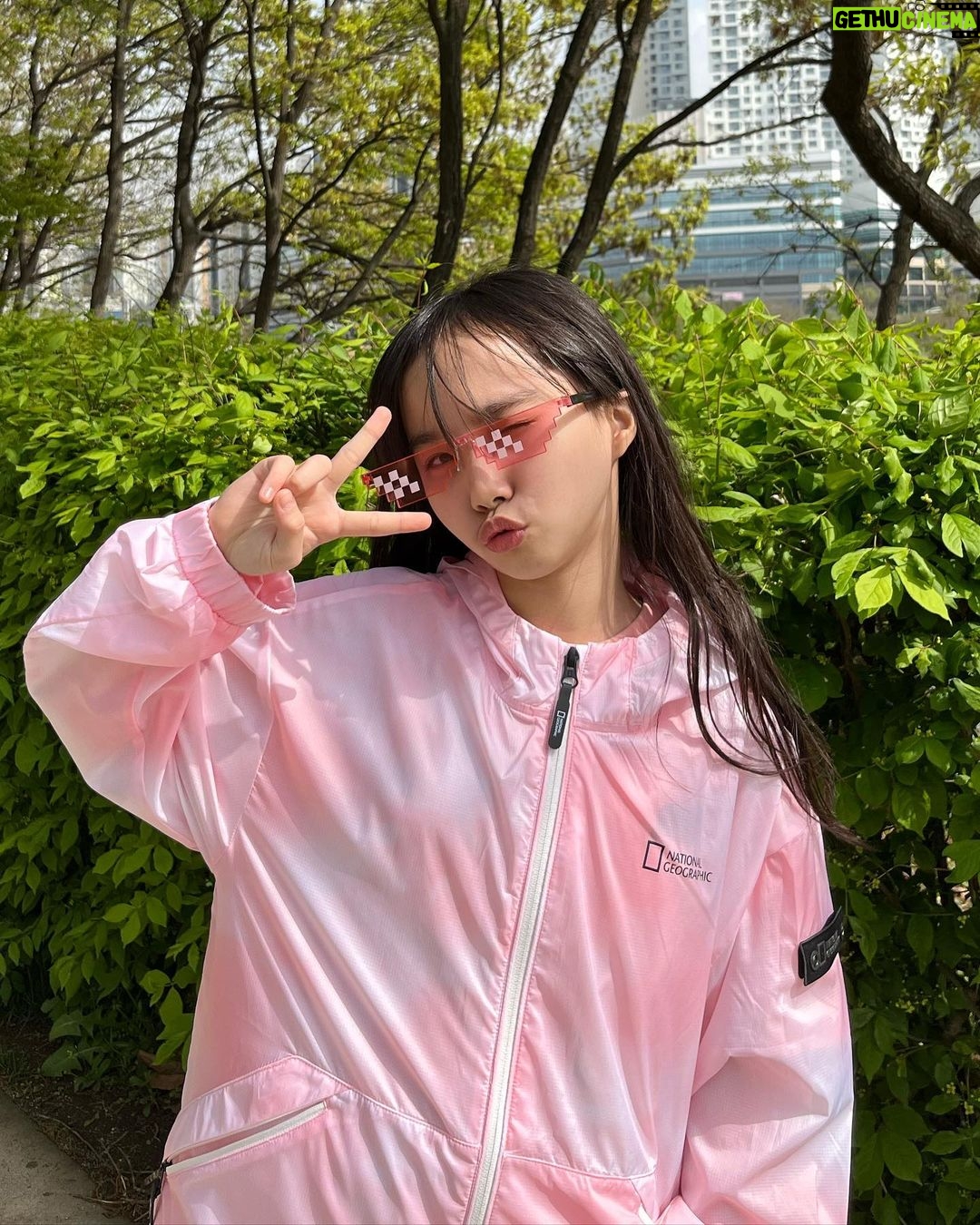 Kim Ji-Yu Instagram - ๐ธ #๊ด๊ณ . ๊ฐ๋ฒผ์ด ์ฐจ๋ฆผ์ ๋ฌด์ฌํ๊ฒ ํญ~ ๐ธ ์ฐ๋ปํ๊ณ ํธ์ํด์ ๊ฐ์ ๊ธฐ ๋ฐ์ผ๋ฆฌ๋ฃฉ์ผ๋ก ํ์ฉ๋ ๋์ ํฐ์
์ธ ์ ๋ฐ๋๋ง์ด ์
๊ณ ๋งค์ผ๋งค์ผ ๋ด์ ๋๋ผ๊ณ ์์ด์๐๐ . 17์ผ ๋ถํฐ ๋ด์
๋์ง์ค๊ทธ๋ํฝ SNS์์ #์ง๊ตฌ์๋ ๐์ด๋ฒคํธ ์ค์ด๋์ ์ฐ๋ฆฌ ์ฐธ์ฌํ๋ฌ ๊ฐ๋ณผ๊น์~~^^ โก๏ธ @ng_apparel.kids . . #๋ด์
๋์ง์ค๊ทธ๋ํฝํค์ฆ #๋ด์
๋์ง์ค๊ทธ๋ํฝ #ํค์ฆ๋ฐ๋๋ง์ด #ํค์ฆ์ ํผ #์ฃผ๋์ด๋ฐ๋๋ง์ด #๋จ์๋ฐ๋๋ง์ด #์ฌ์๋ฐ๋๋ง์ด #ํค์ฆํฐ์
์ธ #์ฃผ๋์ดํฐ์
์ธ #์ฌ์๋ฐํํฐ #๋จ์๋ฐํํฐ #๋จ์ํฐ์
์ธ #์ฌ์ํฐ์
์ธ #์ฃผ๋์ด์ฝ๋ #์ฃผ๋์ด์ท #ํค์ฆ์ท #ํค์ฆ์ฝ๋