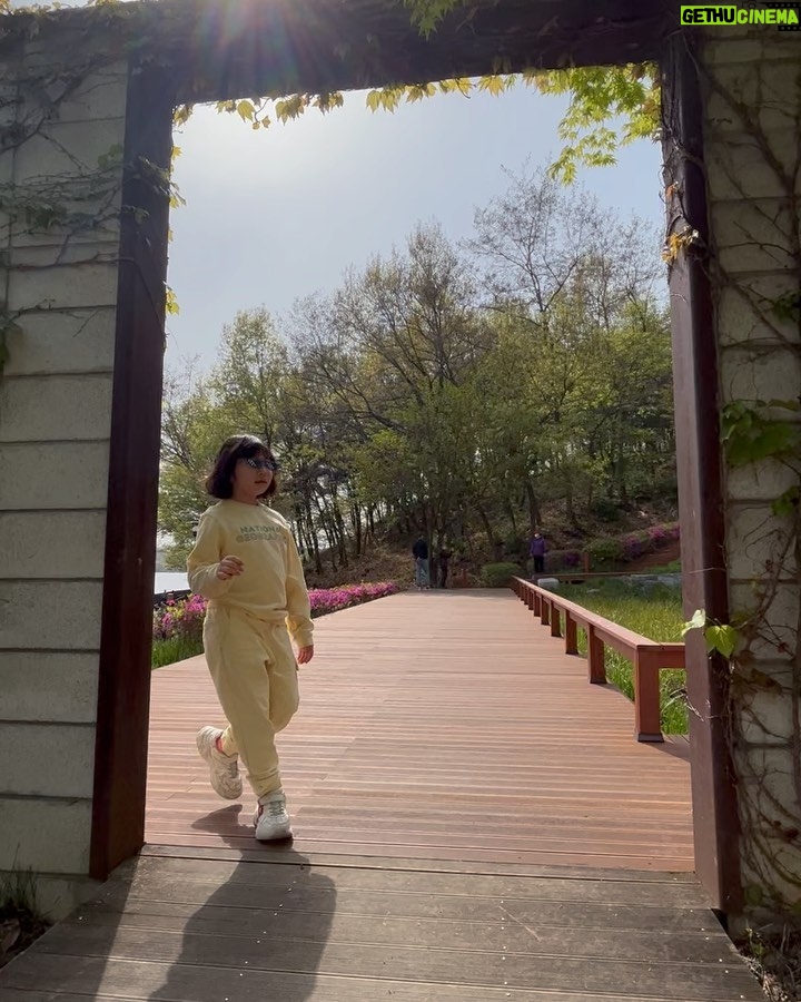 Kim Ji-Yu Instagram - ๐ธ #๊ด๊ณ . ๊ฐ๋ฒผ์ด ์ฐจ๋ฆผ์ ๋ฌด์ฌํ๊ฒ ํญ~ ๐ธ ์ฐ๋ปํ๊ณ ํธ์ํด์ ๊ฐ์ ๊ธฐ ๋ฐ์ผ๋ฆฌ๋ฃฉ์ผ๋ก ํ์ฉ๋ ๋์ ํฐ์
์ธ ์ ๋ฐ๋๋ง์ด ์
๊ณ ๋งค์ผ๋งค์ผ ๋ด์ ๋๋ผ๊ณ ์์ด์๐๐ . 17์ผ ๋ถํฐ ๋ด์
๋์ง์ค๊ทธ๋ํฝ SNS์์ #์ง๊ตฌ์๋ ๐์ด๋ฒคํธ ์ค์ด๋์ ์ฐ๋ฆฌ ์ฐธ์ฌํ๋ฌ ๊ฐ๋ณผ๊น์~~^^ โก๏ธ @ng_apparel.kids . . #๋ด์
๋์ง์ค๊ทธ๋ํฝํค์ฆ #๋ด์
๋์ง์ค๊ทธ๋ํฝ #ํค์ฆ๋ฐ๋๋ง์ด #ํค์ฆ์ ํผ #์ฃผ๋์ด๋ฐ๋๋ง์ด #๋จ์๋ฐ๋๋ง์ด #์ฌ์๋ฐ๋๋ง์ด #ํค์ฆํฐ์
์ธ #์ฃผ๋์ดํฐ์
์ธ #์ฌ์๋ฐํํฐ #๋จ์๋ฐํํฐ #๋จ์ํฐ์
์ธ #์ฌ์ํฐ์
์ธ #์ฃผ๋์ด์ฝ๋ #์ฃผ๋์ด์ท #ํค์ฆ์ท #ํค์ฆ์ฝ๋