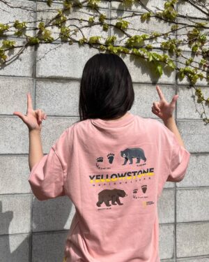 Kim Ji-Yu Instagram - 🌸
#광고 @ng_apparel.kids 
.
요즘 핑쿠핑쿠 다시 좋아진
초5 언니~^^
가벼운 차림에 무심하게 툭~
🌸
산뜻하고 편안해서
간절기 데일리룩으로 활용도 높은 바람막이😃👍🏻
색상도 너무 이쁘네요💕
박시하고 포인트가 팍팍 반팔티셔츠는 스커트,팬츠 어디든 다양한 코디가 가능하겠어요~~^^
.
#내셔널지오그래픽키즈 #내셔널지오그래픽 #키즈바람막이 #키즈점퍼 #주니어바람막이 #남아바람막이 #여아바람막이 #키즈티셔츠 #주니어티셔츠 #여아반팔티 #남아반팔티 #남아티셔츠 #여아티셔츠 #주니어코디 #주니어옷 #키즈옷 #키즈코디