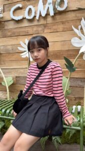 Kim Ji-Yu Instagram - @kokoyarn_official 깔끔하지유~ 🖤💖 이쁜 코코얀 옷 입고 오늘도 즐겁고 신나자~💕 #코코얀아동복 #kokoyan #코코얀가을신상 #초딩일상 #등교룩 #키즈ootd #ootd #일상