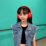 Kim Ji-Yu Instagram - 💗 잔소리 듣기 싫어서 계속 끼고 있는거 아니지??🤔 모처럼 쉬는 주말인데 엄마도 좀 쉬면 안되는거야? ……. #요즘 #음악사랑 #김지유 #주말일상