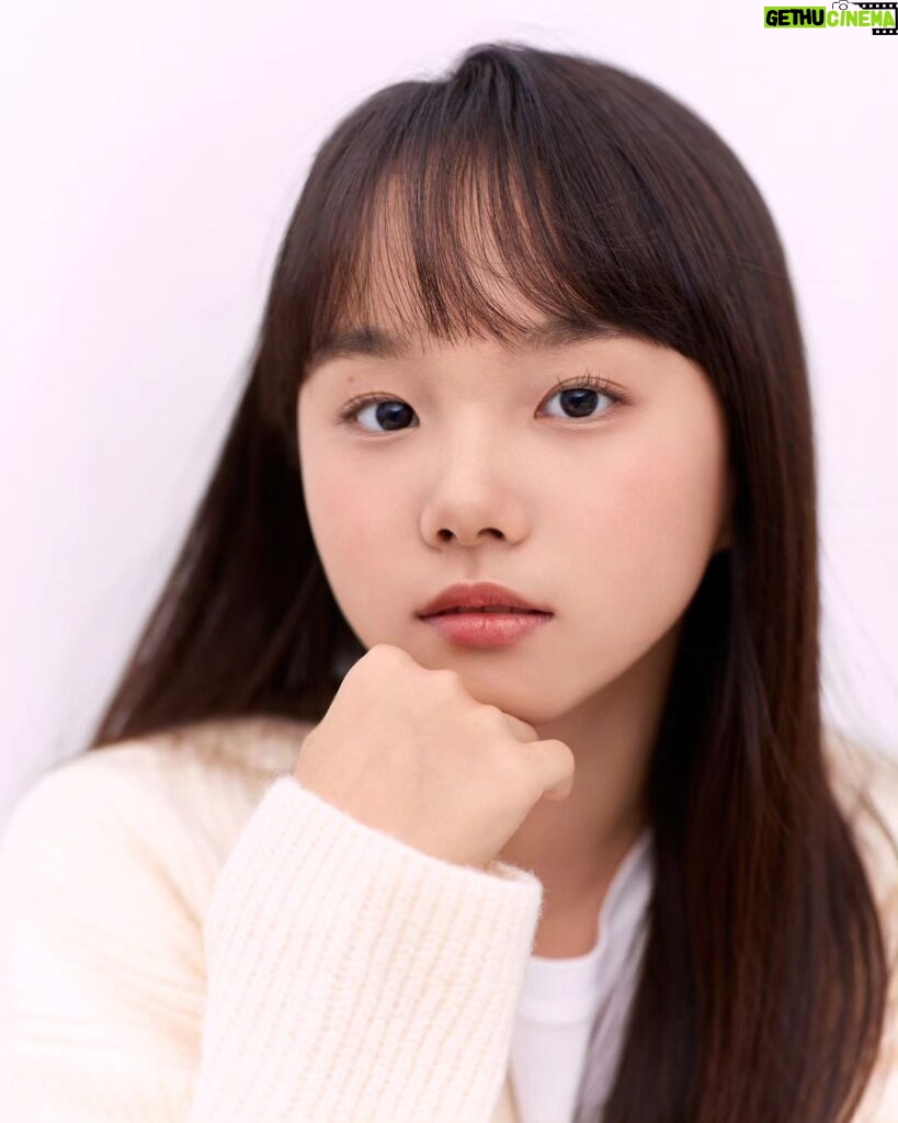Kim Ji-Yu Instagram - 첫사랑 컨셉? 🤣 #청순하고싶다 #김지유