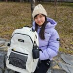Kim Ji-Yu Instagram - 🎒 #제품협찬 @ng_apparel.kids 방학만 기다리고 있는 우리집 초딩이에요^^ 뭐하려고?????🙄😬 가방 넘 이쁘지요??💕 깔끔한 디자인은 말할 것도 없고 훌륭한 내구성에 쿠션감 좋은 에어메쉬 등판으로 편안한 착용감까지!! 다가올 2024년 새학기를 멋지게 맞이할 준비 다 되었다구욤😄‼️ #내셔널지오그래픽키즈 #내셔널지오그래픽 #키즈백팩 #키즈가방 #키즈키즈백팩추천 #학생가방 #신학기가방 #신학기백팩 #고학년가방