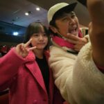 Kim Ji-Yu Instagram - ✌🏻 #오랜만의만남 #선한영향력 언제나 유쾌하신 중완삼촌과 함께😃💕 즐거운 시간🥰 짜장면과 탕슉 너무 맛있게 잘 먹었습니다^^ 우리 또 만나용~~♡ 이번 신곡도 너무 좋네요!!👍🏻 #육중완 삼촌! @golila6 찌유가 항상 응원합니다🥳 퐛팅🔥🔥🔥