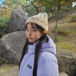 Kim Ji-Yu Instagram - ❣️ #광고 @ng_apparel.kids 본인이 직접 정한 단 하나뿐인 와펜에 힘을 얻어 ^^ 🌸꽃미녀가 되고픈 지유에요^^ 꼭 올 겨울은 부디 참하게 꼭!미녀 가 되어보자~~^^!! 올 겨울 교복 당첨~~~~!!!!^^ #내셔널지오그래픽키즈 숏패딩~~! 지유는 루즈하게 입고 싶어서 160사이즈를 선택했더니 숏패딩이 아니라 반패딩으로 입고 있어요~^^ 엉덩이까지 따숩게 덮어서 더더 좋으네요~~ ✔️R.D.S 인증 덕다운을 사용한 실용적인 다운점퍼로 베이직한 핏감과 디자인이라 데일리룩으로 딱!이쥬~^^ 🤩가볍고 따뜻한 #내셔널지오그래픽 숏패딩과 방한화가 있어 이번 겨울도 든든합니다용!^^ #키즈숏패딩 #키즈패딩 #남아패딩 #여아패딩 #주니어패딩 #키즈신발 #키즈방한화 #남아신발 #여아신발 #키즈겨울신발 #키즈겨울아이템 #키즈옷 #키즈코디 #주니어옷