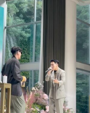 Kim Ji-min Instagram - 우리 쌍둥이 상호오빠! 첫째라고 먼저가는 친절한 형!
다컸네 다컸어! 업어키운적도 없는데 왜이렇게 키운정이 느껴지는지🥰 잘살어~ 와이프 내조잘해주고!목쉬어서 소리도못지르고 축하도 제대로못했네!다시뭉치자!
#쌍둥이#이상호#가족들끼무엇!👍🏻