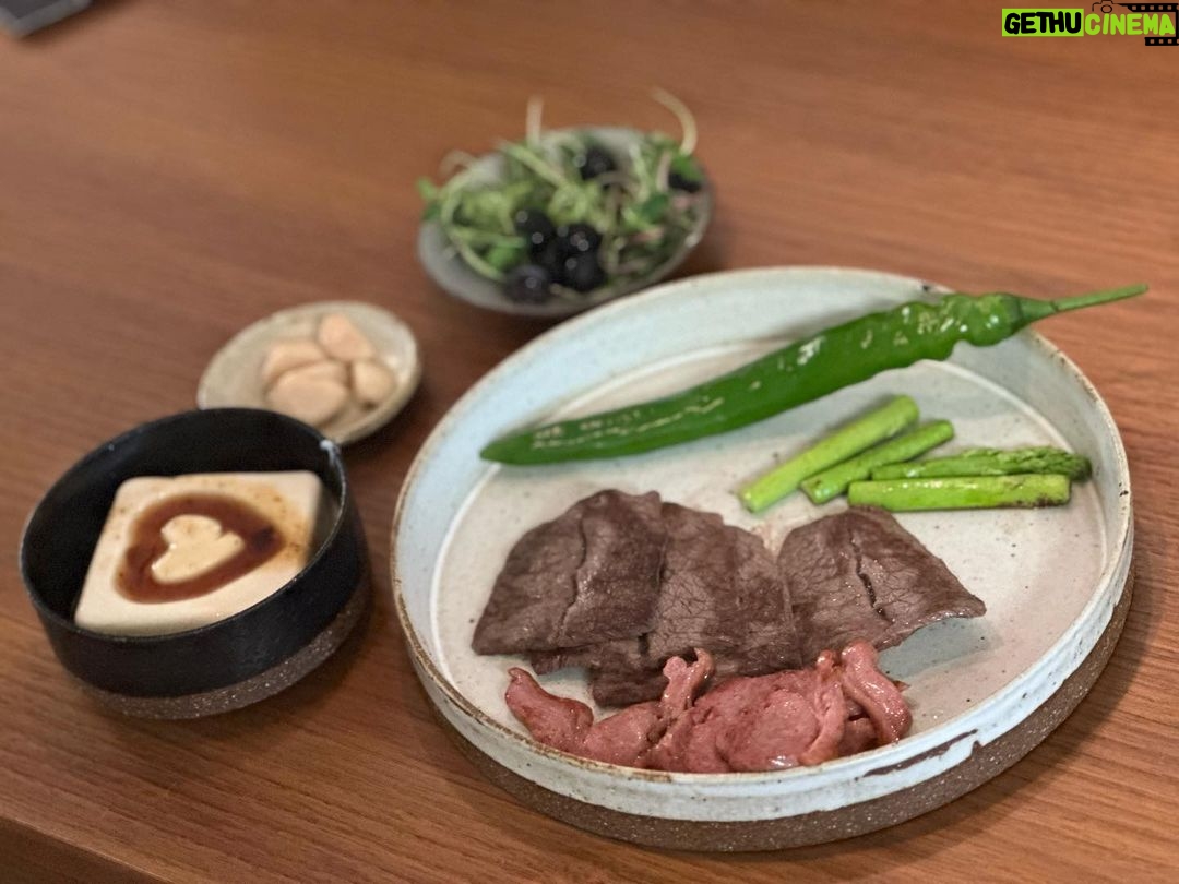 Kim Ji-min Instagram - #키토식단 오늘부터 쫌 해보려고요 낮에 키토묵은지김밥 먹었고요 집에와서 저녁으로 이렇게 먹는데 맞나요? #알려줘용