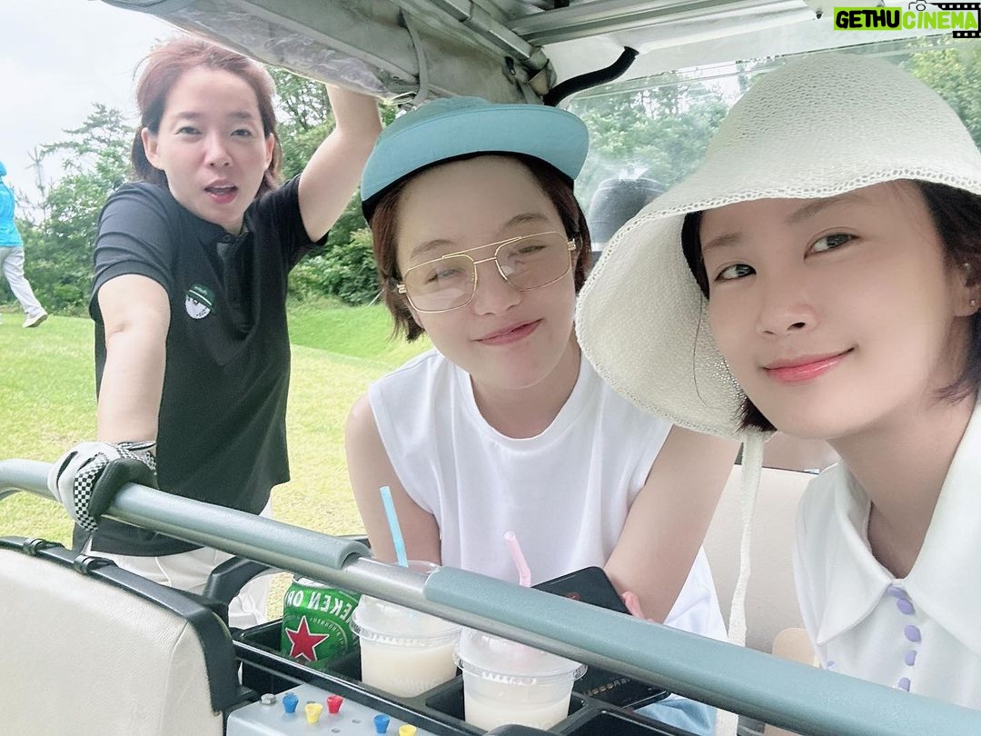 Kim Ji-min Instagram - 여행가는데 비가오길 진심으로 기도하는 우리! 날씨가 안좋을수록 추억이 더 쌓이는 우리! #저세상텐션#정이랑#황보라#김지민#박나래야기다린다!#나래가없다!