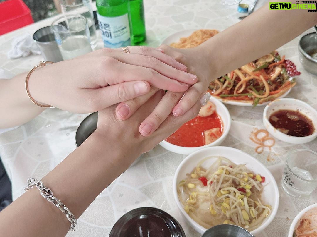 Kim Ji-min Instagram - 여행가는데 비가오길 진심으로 기도하는 우리! 날씨가 안좋을수록 추억이 더 쌓이는 우리! #저세상텐션#정이랑#황보라#김지민#박나래야기다린다!#나래가없다!