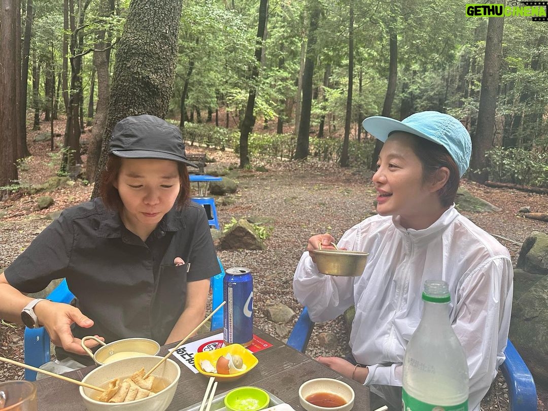 Kim Ji-min Instagram - 여행가는데 비가오길 진심으로 기도하는 우리! 날씨가 안좋을수록 추억이 더 쌓이는 우리! #저세상텐션#정이랑#황보라#김지민#박나래야기다린다!#나래가없다!