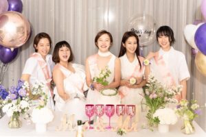 Kim Ji-min Instagram - 오랫동안 보라언니만을 생각하며 준비한 브라이덜샤워💃🏻🎉
언니가 행복해 하는모습과 같이흘린 행복한눈물까지 모든걸 함께해서 좋았어
행복해야해❤️
#황보라#정이랑#박나래#백윤조#한윤서#김지민#브라이덜샤워#의상 
#트리플루트 #임성훈작가#마이매그니피센트플라워