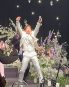Kim Ji-min Instagram - 븐아 다해야 결혼축하해^^참빨리도 올리지?ㅋㅋ먼저가~💕 #세븐#이다해#결혼#축가#임재범#거미#태양#바다#세븐